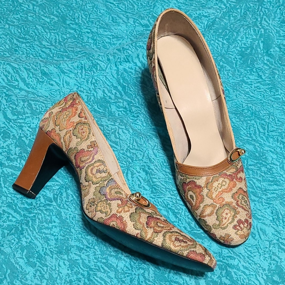 Beautiful VTG Tapestry Heels